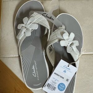 Clarks White Sandals with Flower Embellishments